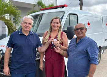 Município de Monteiro recebe nova ambulância para reforçar atendimento e transporte de pacientes