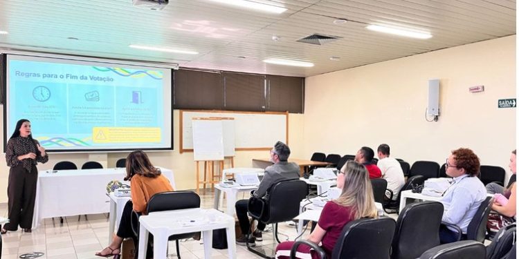 Novos servidores recebem treinamento para atuar como multiplicadores de mesários