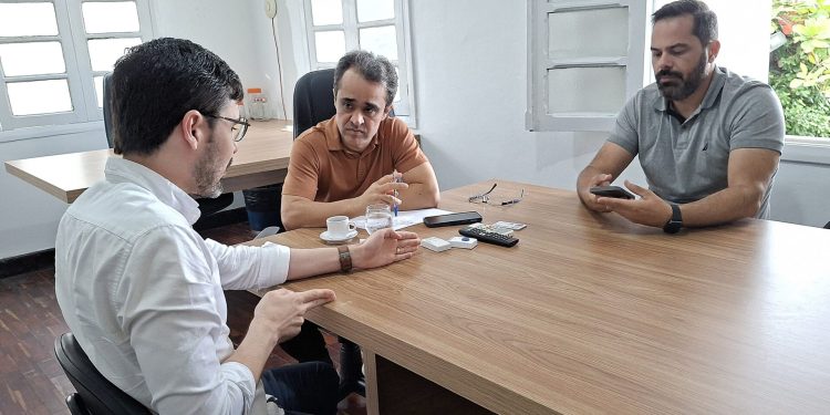 Avanço no VLT: Prefeitura de Campina Grande reduz em 82% o impacto em moradias e economiza mais de R$ 104 milhões Avanço no VLT: Prefeitura de Campina Grande reduz em 82% o impacto em moradias e economiza mais de R$ 104 milhões