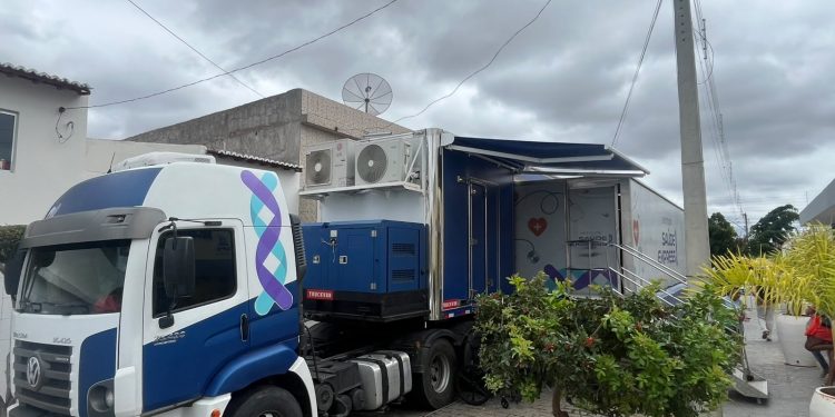 Sumé recebe mais uma carreta da saúde e amplia a oferta de consultas especializadas e de exames por imagem