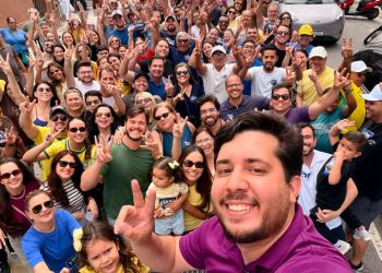 Com calor dos apoiadores e Bruno Cunha Lima ao seu lado, Vitor Ribeiro dá largada à campanha em busca de uma vaga na Assembleia Legislativa