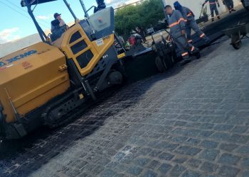 Ana Paula e Cajó destacam parceria para realização da pavimentação da Rua Joaquim Muniz de Almeida, em Monteiro