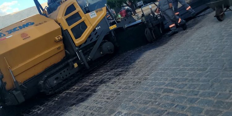 Ana Paula e Cajó destacam parceria para realização da pavimentação da Rua Joaquim Muniz de Almeida, em Monteiro