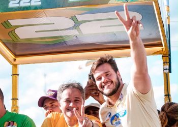 Bruno lidera mobilização histórica em Campina Grande e reúne multidão em carreata com Efraim