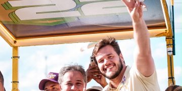 Bruno lidera mobilização histórica em Campina Grande e reúne multidão em carreata com Efraim