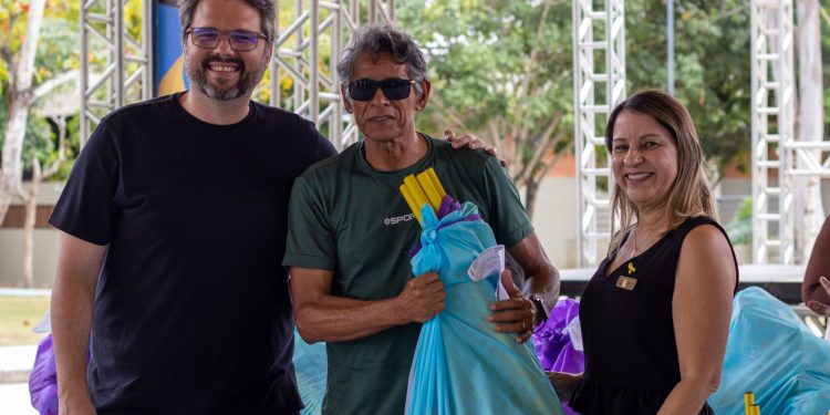 Seduc entrega mais de 1.100 materiais esportivos para 24 escolas de tempo integral