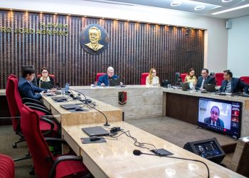 Remuneração excessiva acarreta reprovação de contas das Câmaras de Amparo e Serra Redonda
