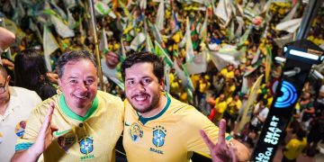 Ao lado de Efraim Filho, Vitor Ribeiro participa de ato político em alusão ao Dia da Independência em João Pessoa