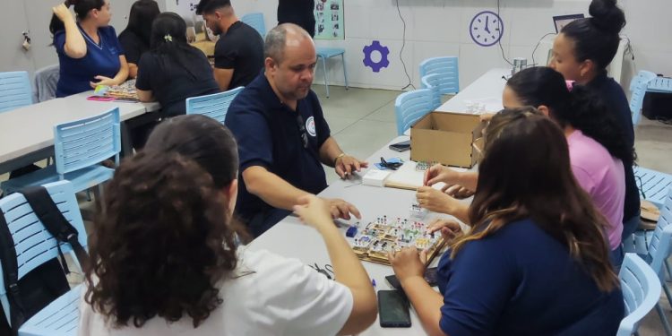 Monteiro fortalece educação inovadora com formação do Espaço Tec para escolas municipais em tempo integral Monteiro fortalece educação inovadora com formação do Espaço Tec para escolas municipais em tempo integral