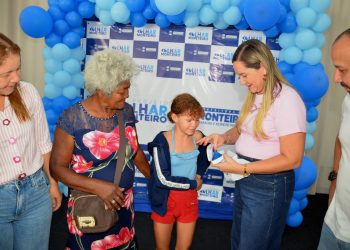 Projeto Olhar Monteiro realiza entrega de mais de 300 óculos a alunos da rede municipal