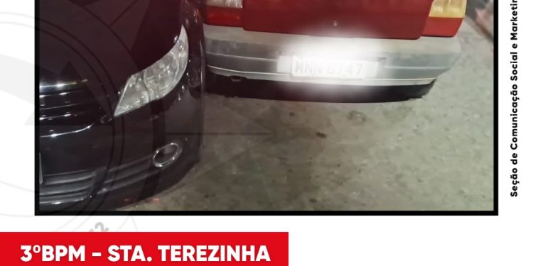 POLÍCIA MILITAR FLAGRA MOTORISTA EMBRIAGADO APÓS COLISÃO COM VEÍCULO ESTACIONADO EM SANTA TEREZINHA